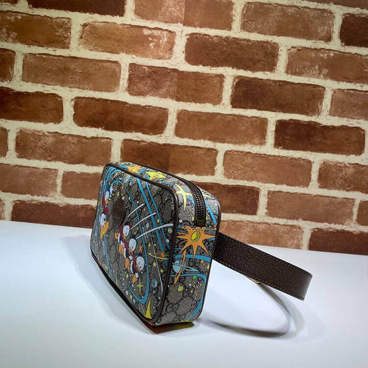 Disney x Gucci Donald Duck Print Belt Bag - Imagen 4
