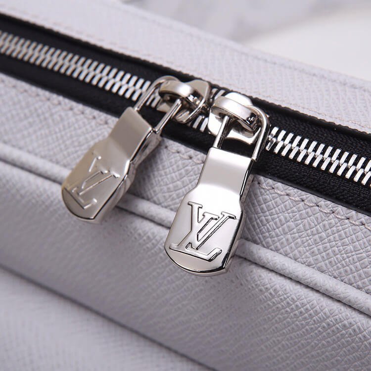 LV Outdoor Messenger - صورة LV Outdoor Messenger - صورة 6