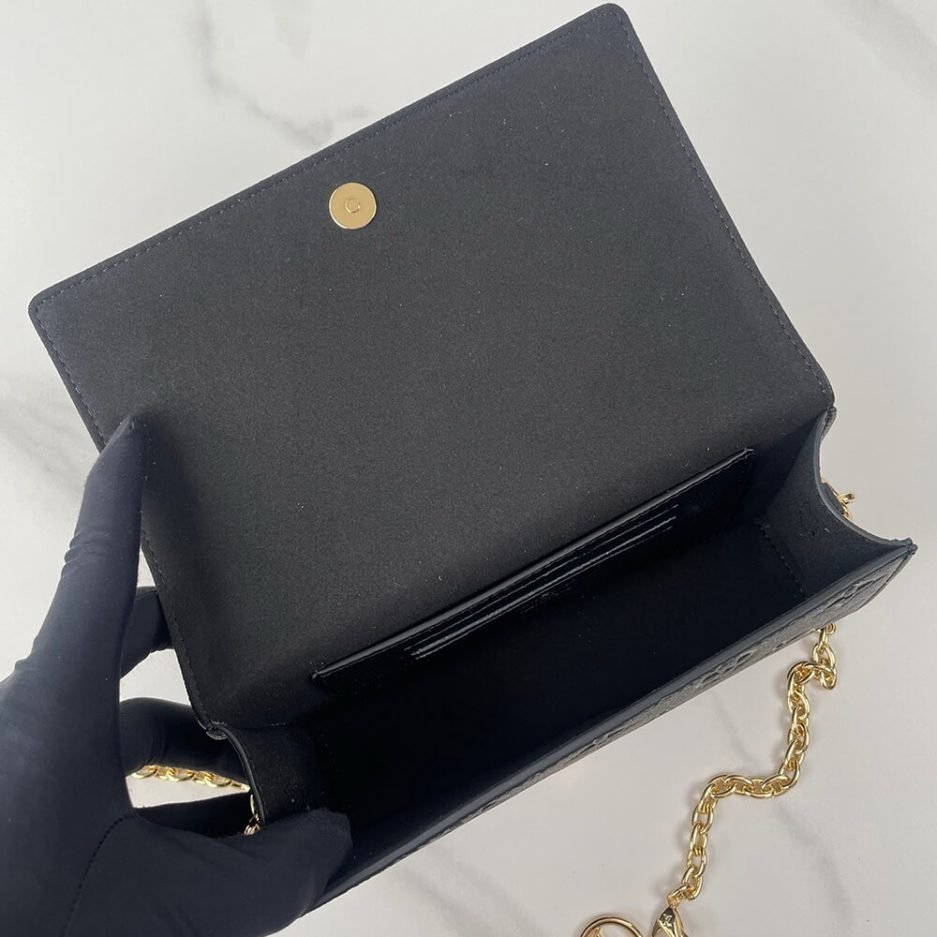 LV Wallet On Chain Lily - صورة LV Wallet On Chain Lily - صورة 8