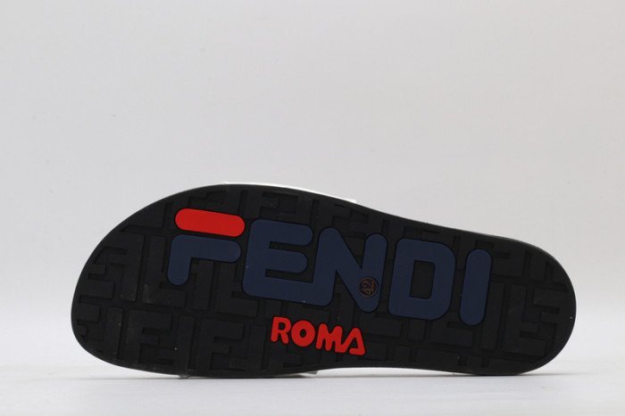 FEND1 SLIPPERS - صورة FEND1 SLIPPERS - صورة 4