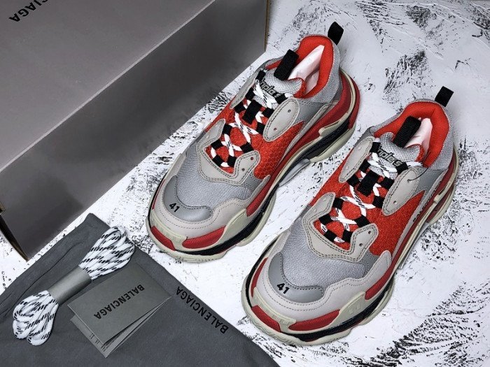 BLCG TRIPLE S TRAINER Grey Red 536737 W09OH 6151 - صورة BLCG TRIPLE S TRAINER Grey Red 536737 W09OH 6151 - صورة 2
