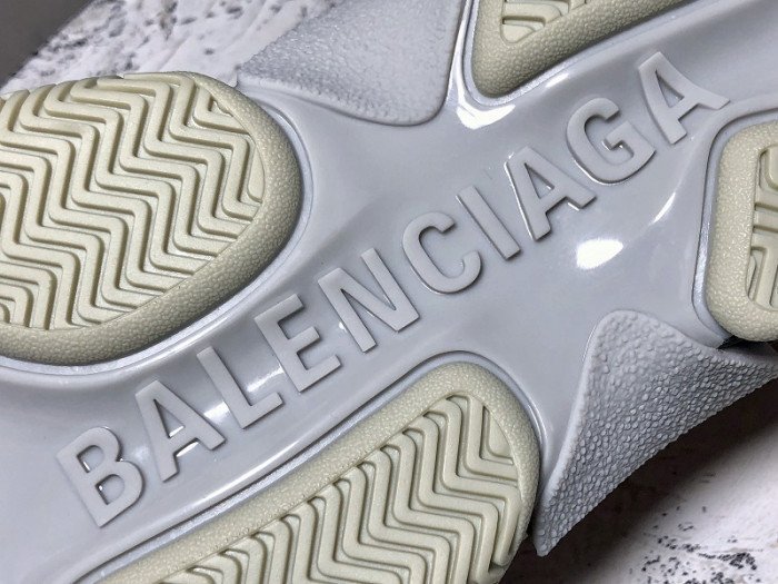 BLCG TRIPLE S TRAINER Grey Red 536737 W09OH 6151 - صورة BLCG TRIPLE S TRAINER Grey Red 536737 W09OH 6151 - صورة 7