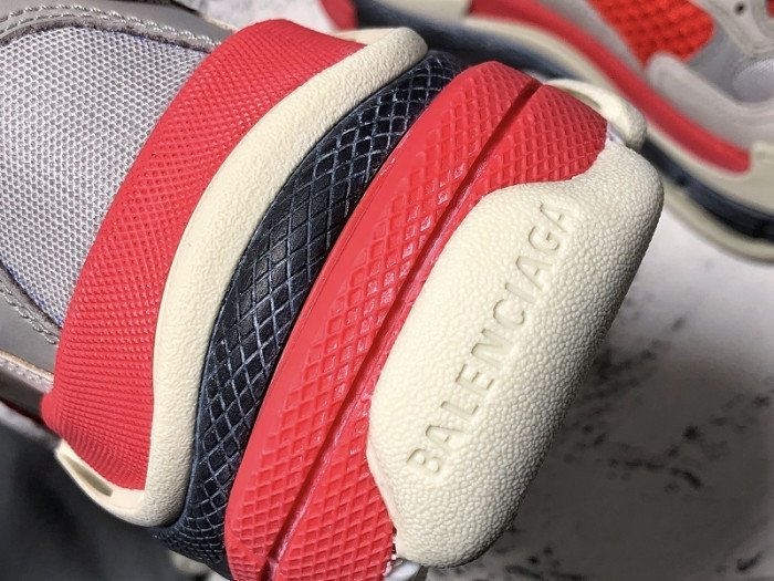 BLCG TRIPLE S TRAINER Grey Red 536737 W09OH 6151 - صورة BLCG TRIPLE S TRAINER Grey Red 536737 W09OH 6151 - صورة 6