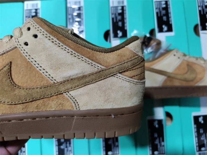 NIKE SB DUNK LOW WHEAT (2017) 883232-700 - صورة NIKE SB DUNK LOW WHEAT (2017) 883232-700 - صورة 14