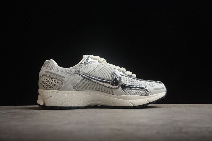 Nike Zoom Vomero 5 Photon Dust Metallic Silver (Women's) FD0884-025 - Image 2