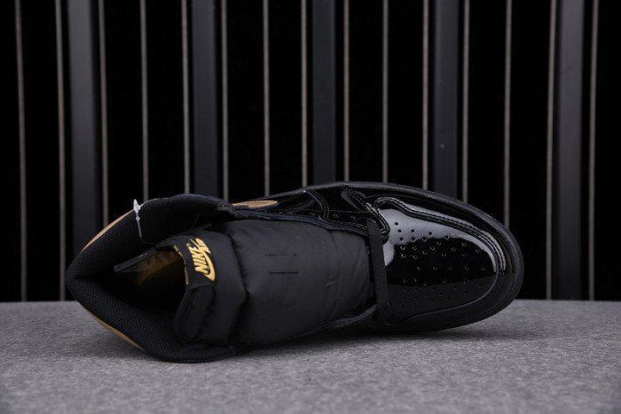 Air Jordan 1 Retro High Black Metallic Gold (2020) 555088-032 - Imagen 4