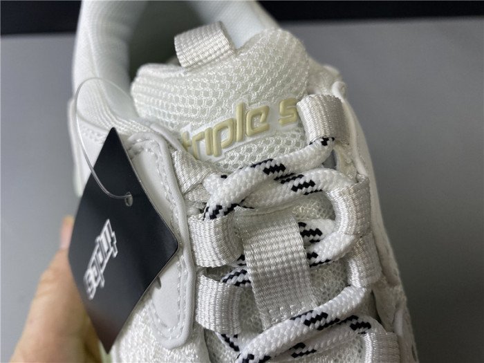 BLCG Sneaker Triple.s.Gomma Fluorescent White 544351 W09O1 0828 - صورة BLCG Sneaker Triple.s.Gomma Fluorescent White 544351 W09O1 0828 - صورة 2