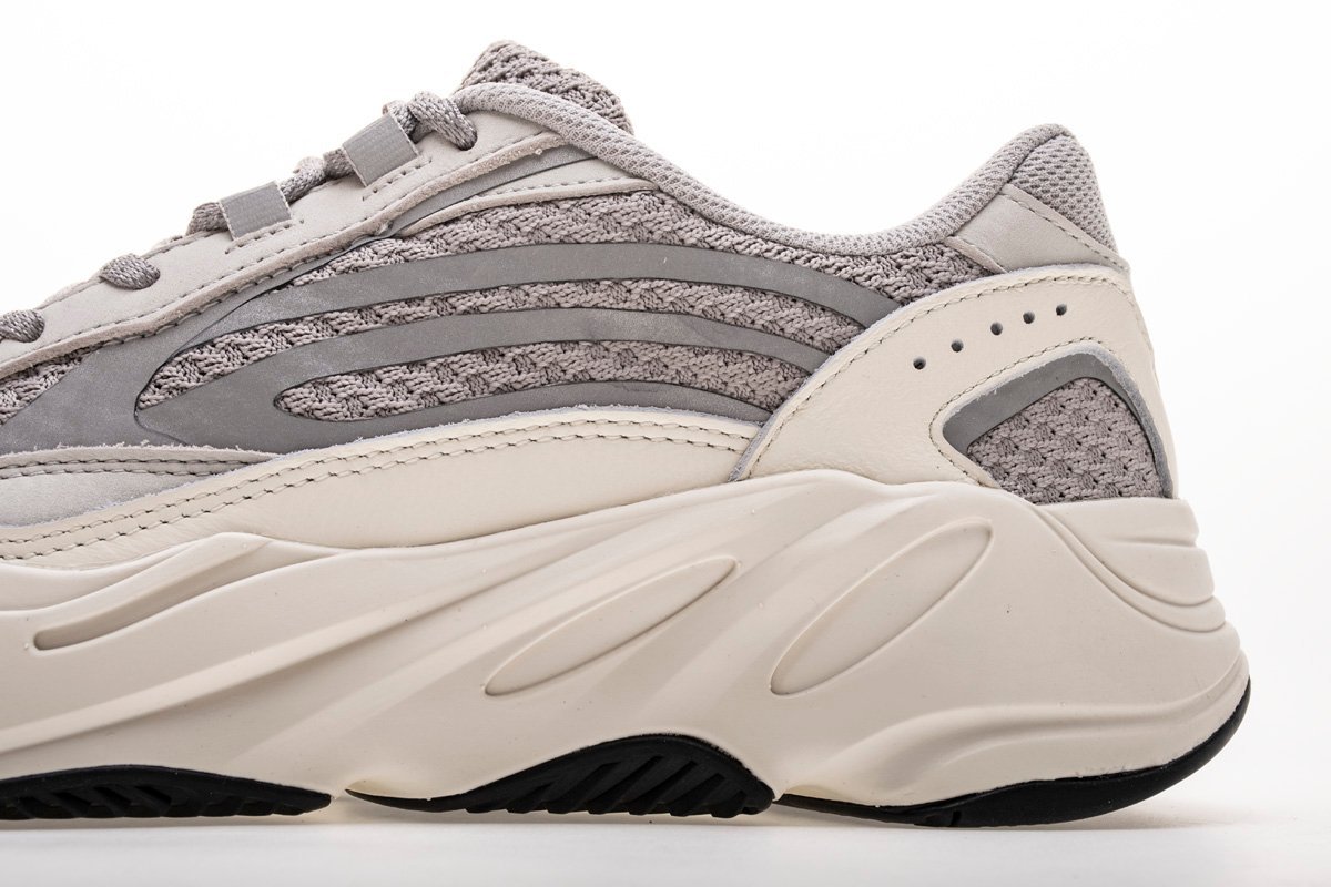 Adidas Yeezy Boost 700 V2 Static - изображение 11
