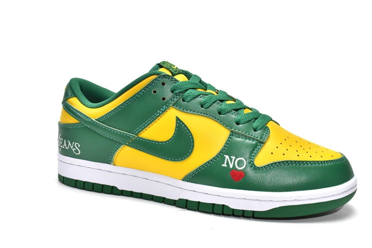 Nike Dunk Low Supreme Brazil - Image 3