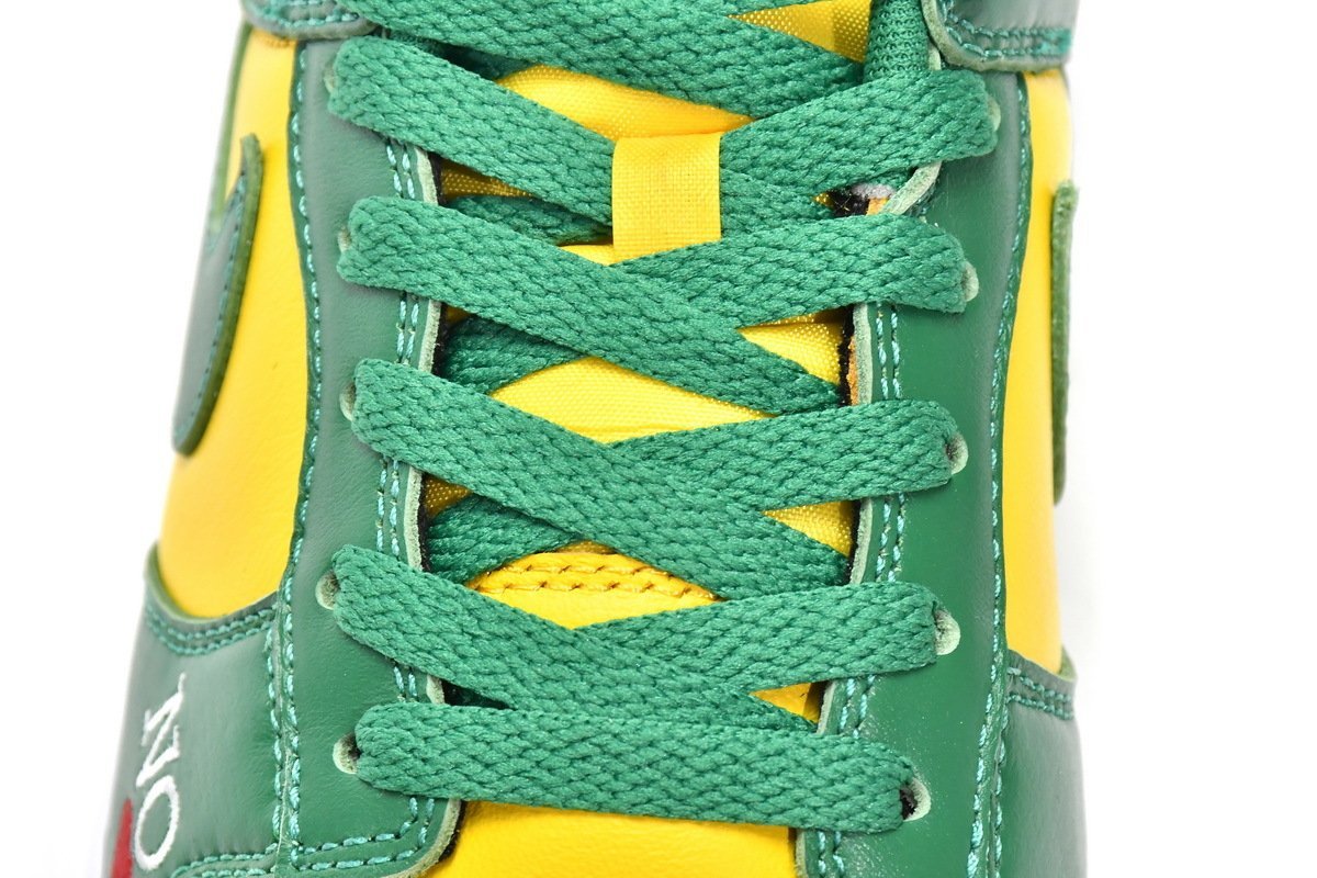 Nike Dunk Low Supreme Brazil - Image 8