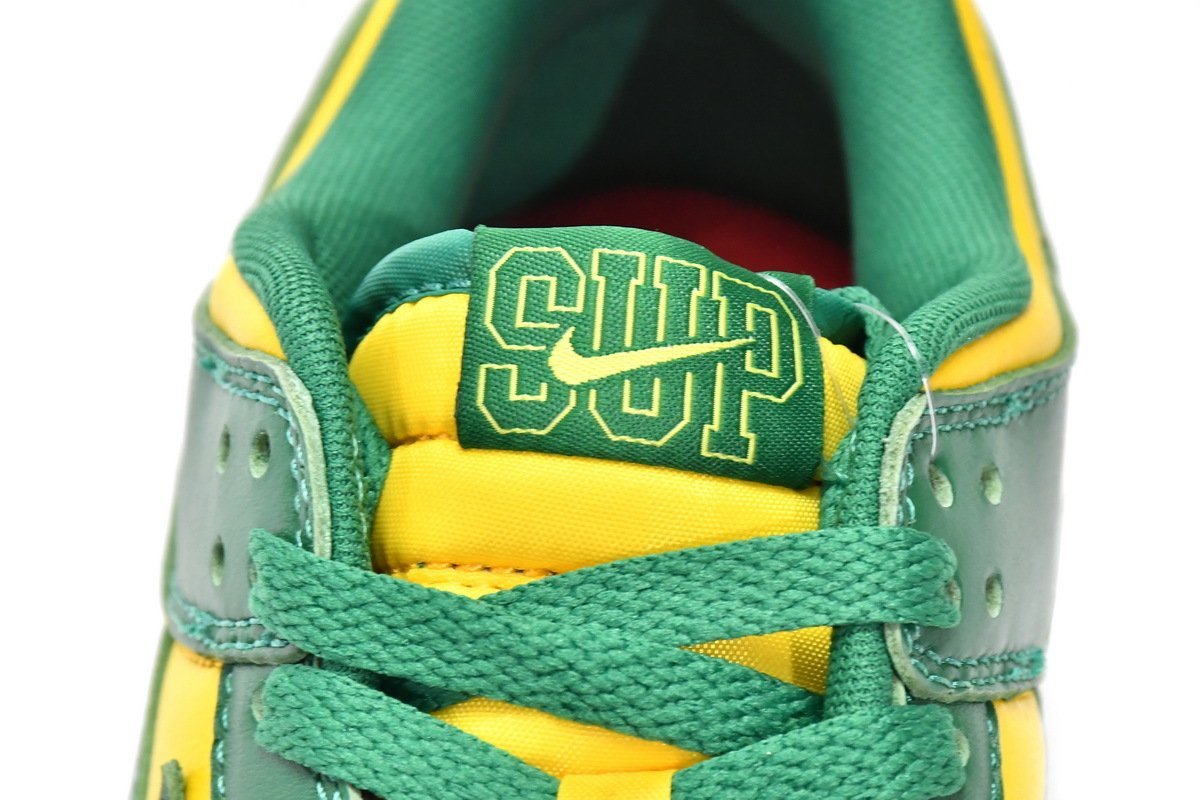 Nike Dunk Low Supreme Brazil - Image 9