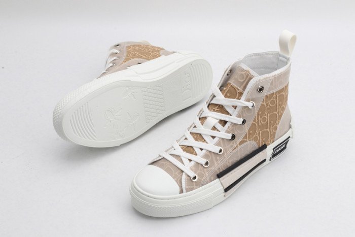 D10R B23 Oblique High Top Sneaker